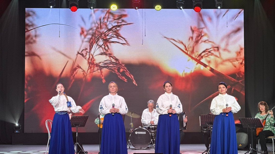 ✨ В ДК «Молодость» состоялся праздничный концерт, посвящённый Дню добра и уважения — «Осень жизни — золотая пора».