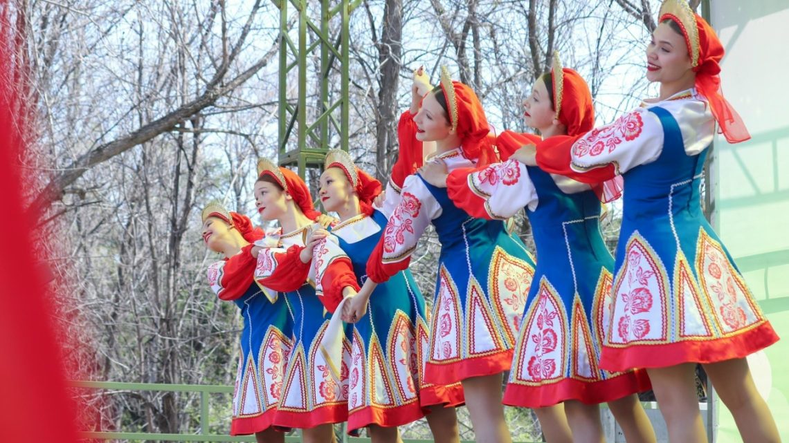 Мир, труд, Май!